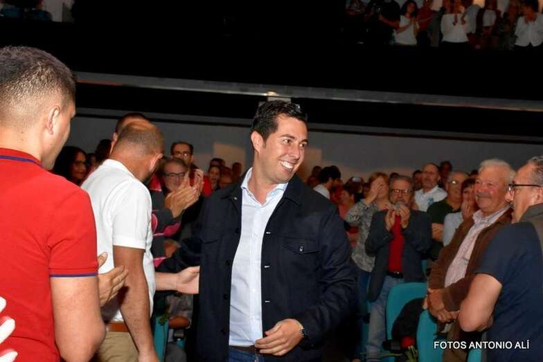 La presentación tuvo lugar en el Teatro Municipal (Foto TA)